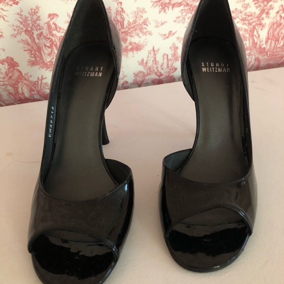 Stuart Weitzman black patent open toed pump - Picture 3 of 9